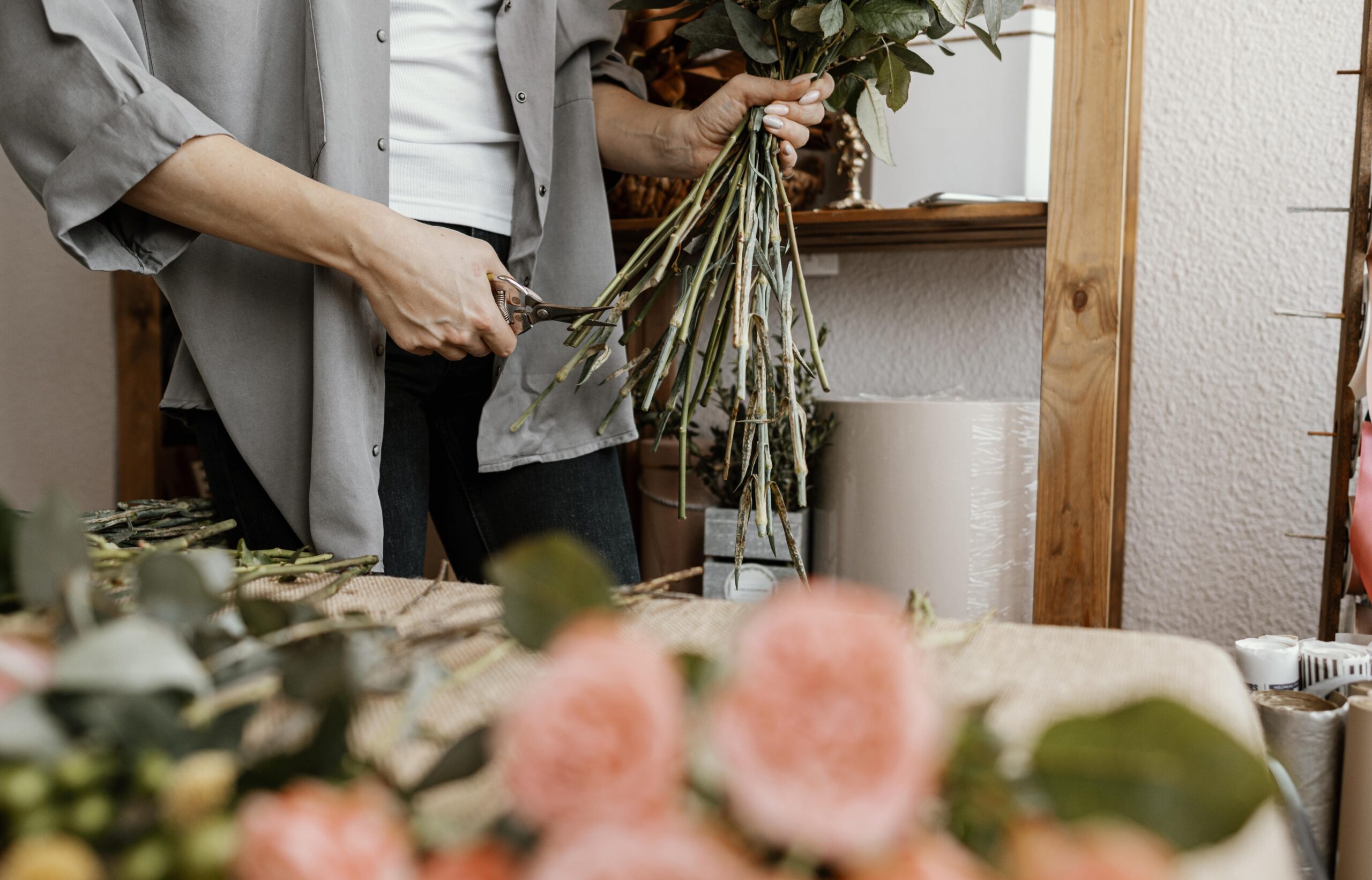 florist-making-beautiful-floral-arrangement
