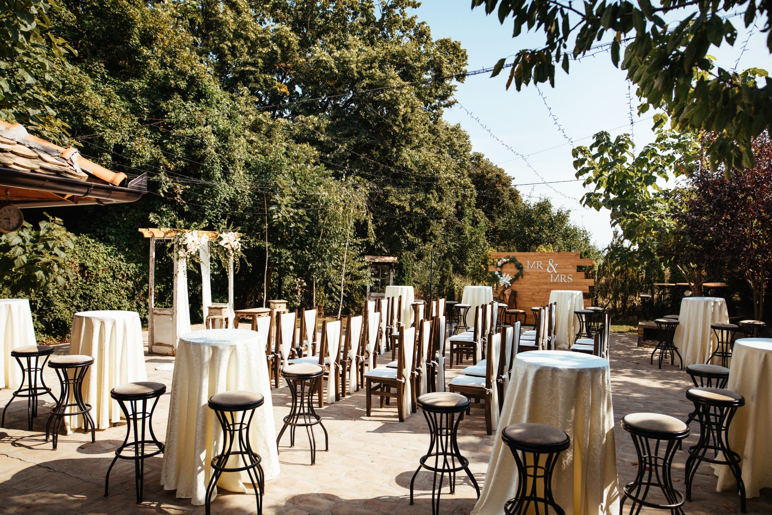 Wedding setting for marriage ceremony in a garden.
